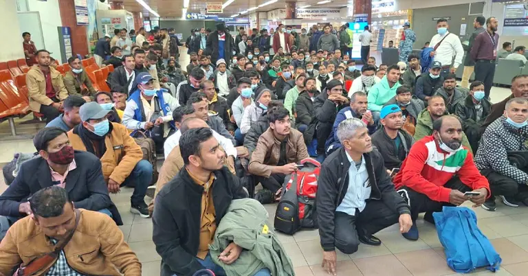 লিবিয়া থেকে ফিরত আসা ১৭৫ বাংলাদেশি